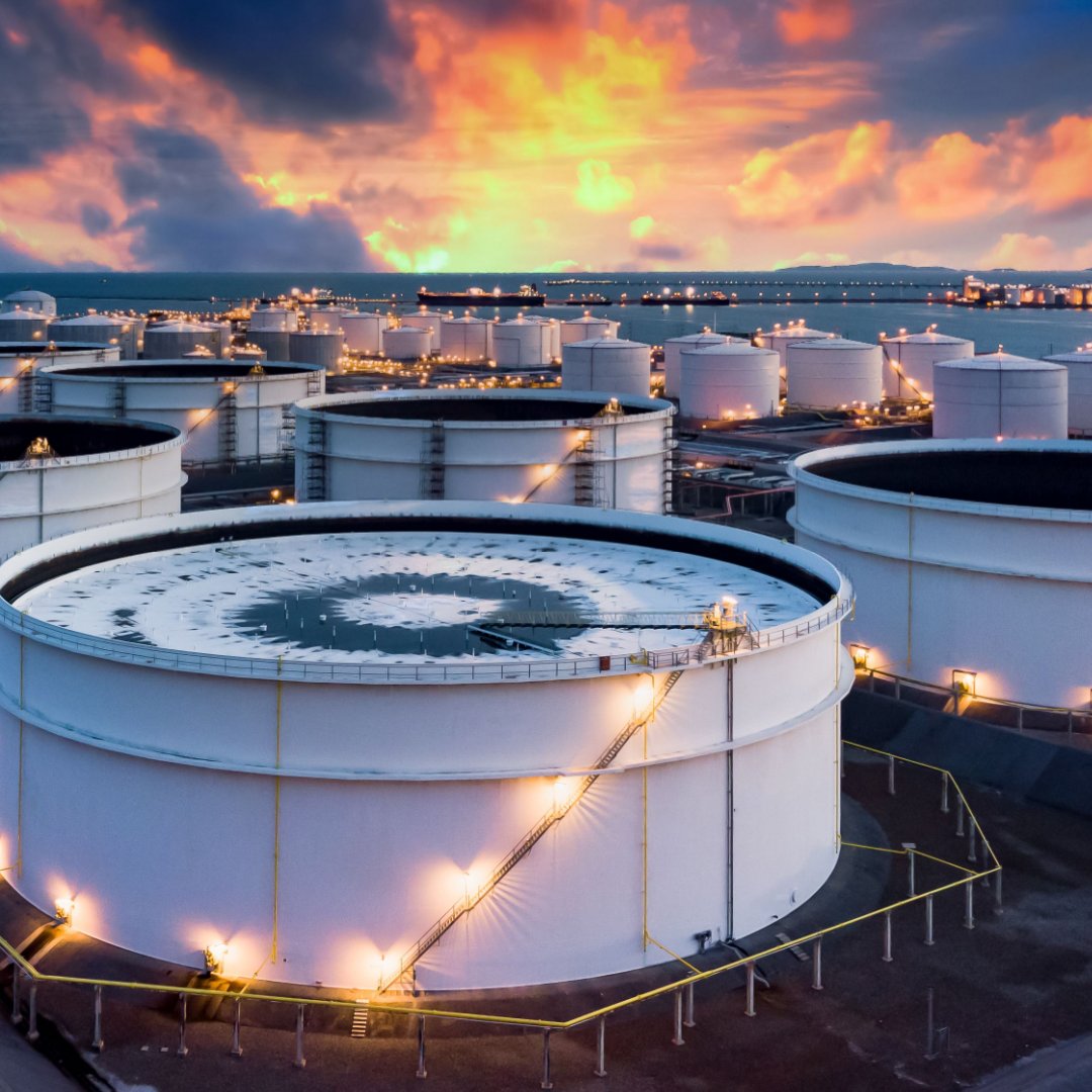 EMISBrasil's tweet photo. A indústria de #petroleoegas como a conhecemos está com os dias contados. Cada vez mais, grandes multinacionais vêm implementando programas para reduzir suas emissões de carbono. Confira o trecho do EMIS Insights sobre o setor - https://t.co/Q7mnQPeH6K https://t.co/JHuwl9P5t1