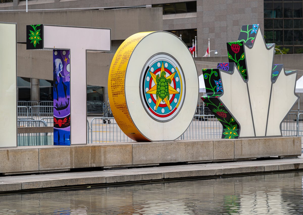 The <a href="/cityoftoronto/">City of Toronto 🇨🇦</a> unveiled the new #TOSign wrap, "Rekindle" by Anishinaabe artist Joseph Sagaj. Rekindle was created in recognition of UNESCO’s International Decade of Indigenous Languages, which focuses on the rights of Indigenous language speakers.

toronto.ca/news/city-of-t…