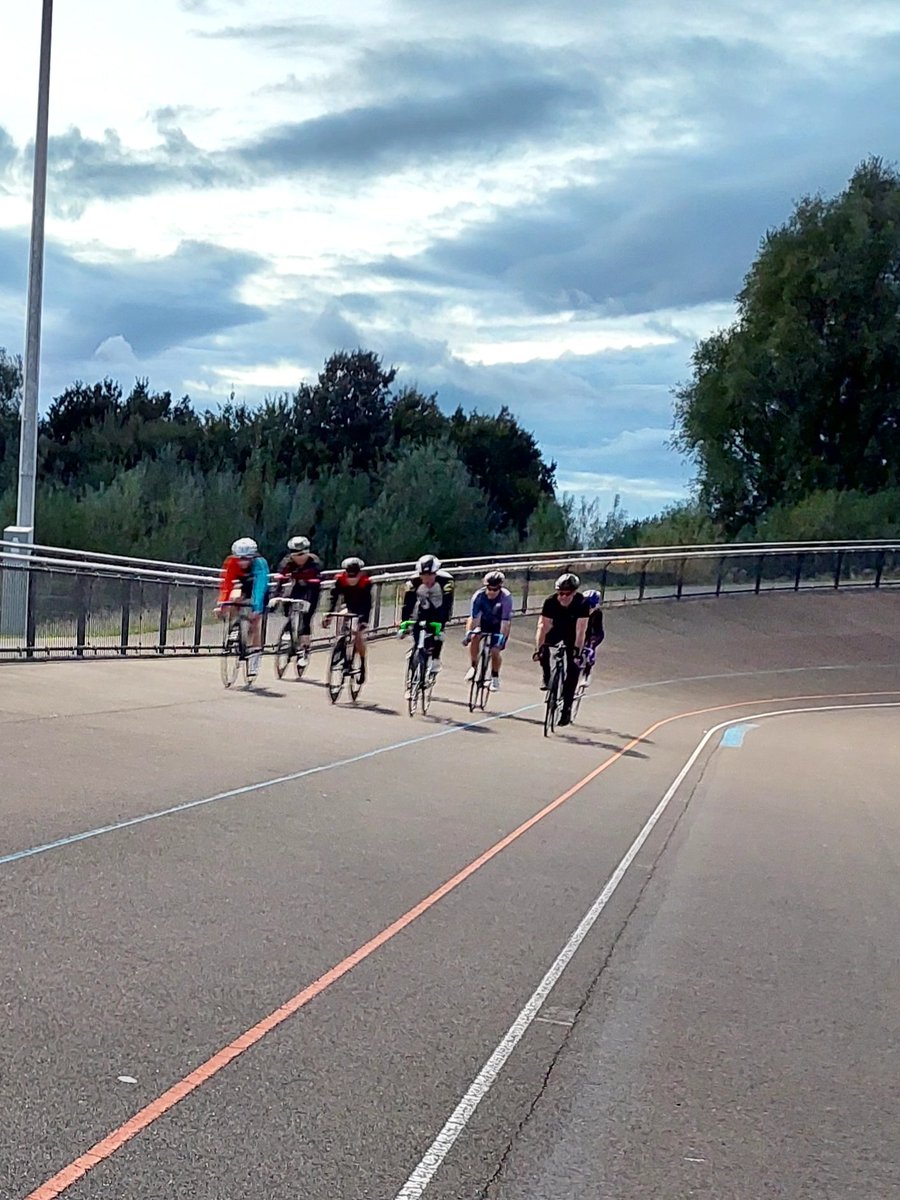 NatalieGrice2's tweet photo. Great track session tonight, thanks for coming.๐ค for next week. #stacking #20lapscratch #halflap #teamsprint #fixie #dolanbikes #opensession #weekly @VolairLeisure https://t.co/kZKtozRDl4