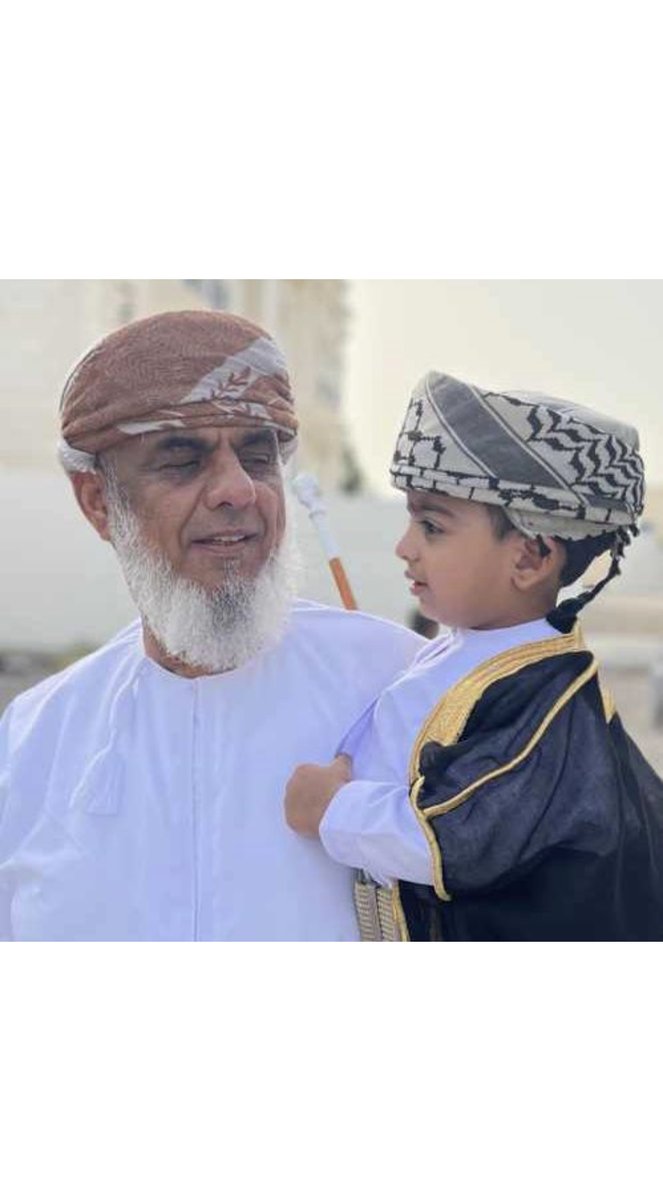 alriyami4101's tweet photo. هذا الشبل يعتني برعايته هذا الأسد. 

صورة الشيخ علي بن سالم السعيدي.

اللهم بارك فيه وذريته، اللهم وفقه لحسن تربيته وتعليمه. اللهم اجعلهم من عبادك المؤمنين المتقين الصالحين المصلحين. https://t.co/Saoh7Hidbp