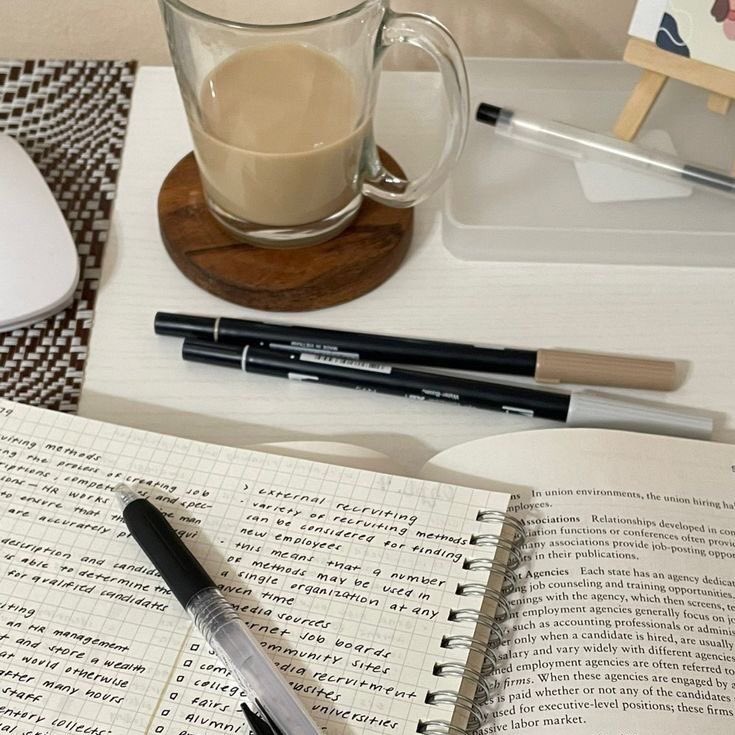 kjniesoir's tweet image. 🫧         #studytwt • #studytwtbr 

• clara, ela/dela, 2004.
• estudando programação.
• análise e desenvolvimento de sistemas &amp;amp; design gráfico.
• infj.
• música &amp;amp; livros. 

rt + fav = moots &amp;lt;3