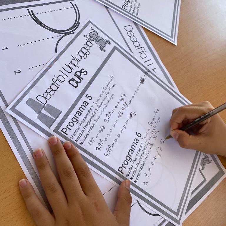IESElenaGA's tweet photo. Así empezamos el curso en las clases de Computación y Robótica: “Unplugged”🔌 #CyR #programacionunplugged #programarmola #STEAM #somoselieselenagarciaarmada @CEPdeJEREZ @educaciongob @EducaAnd https://t.co/NSVlVvhmyn