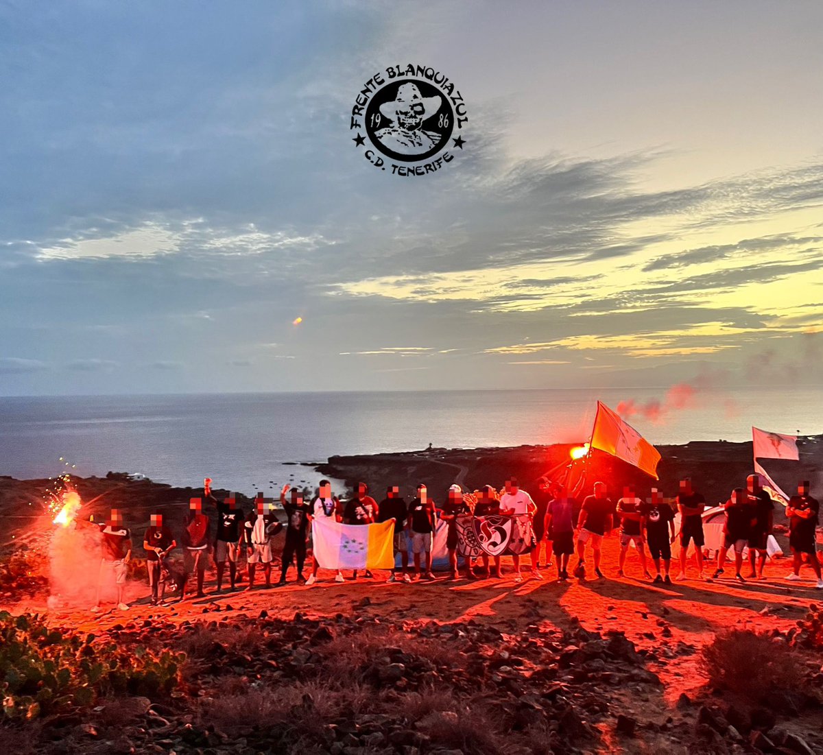 FrenteBlanquia1's tweet photo. Desde el Frente Blanquiazul transmitimos el máximo apoyo a los compañeros y compañeras que desde el primer día, luchan por la dignidad de esta tierra.

NUESTRA TIERRA NO SE VENDE. https://t.co/8BPCq7h03J