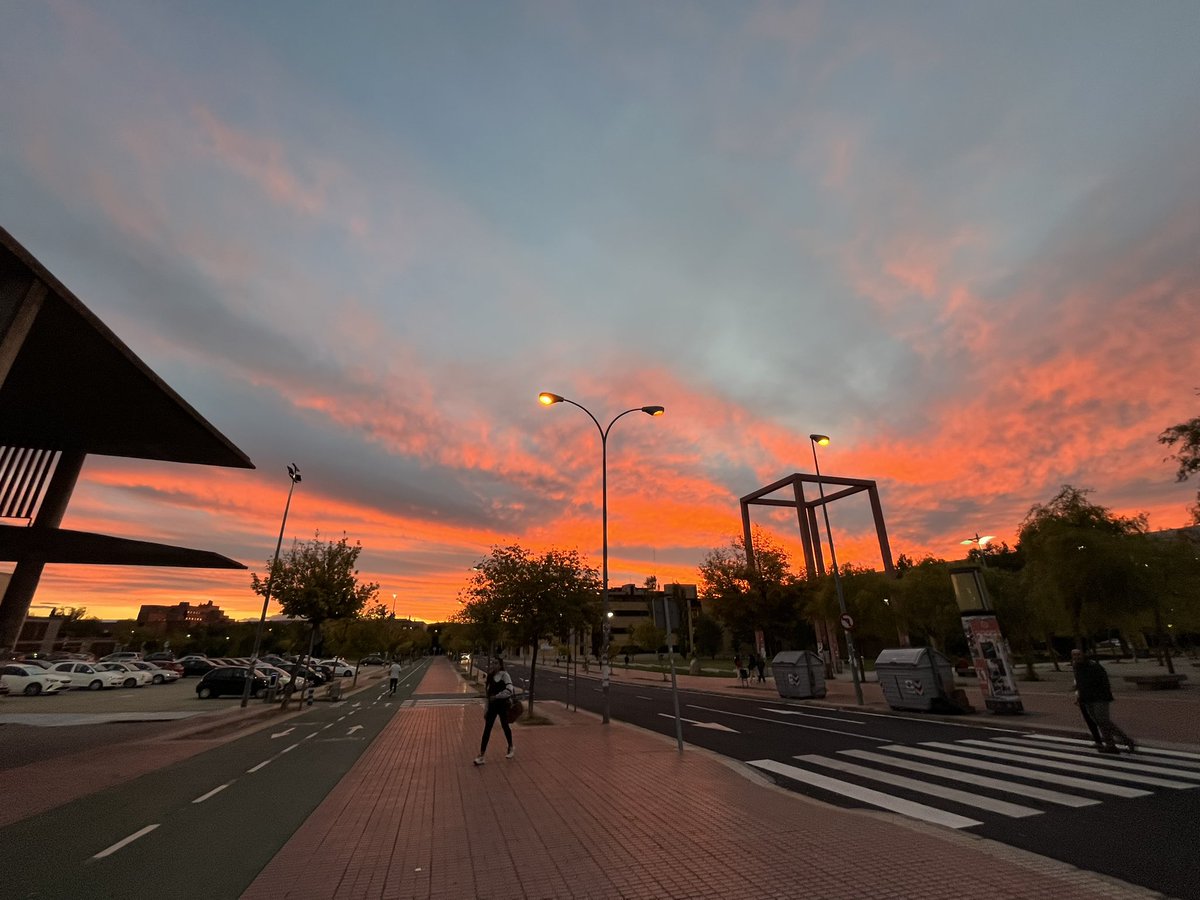 raquelius_16's tweet photo. El atardecer de hoy ha sido fuego❤️ https://t.co/JhBa79VJBB