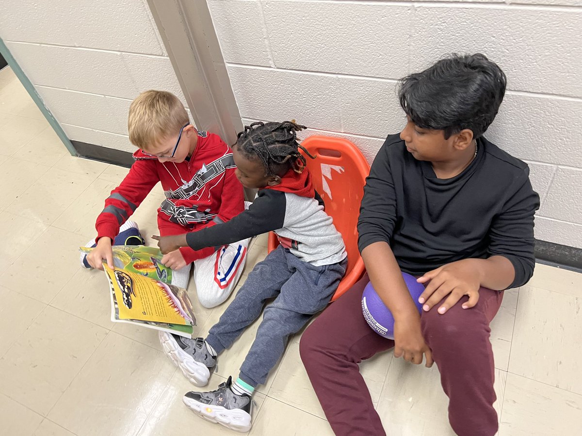 MissStreefkerk's tweet photo. Our first reading buddy session was a success! Our grade 6/7s are taking on leadership roles to help our kindergarten students and we will meet with them throughout the year for fun activities! 😄@MsWarecki @StFrancisLondon https://t.co/b1NP6tDi47