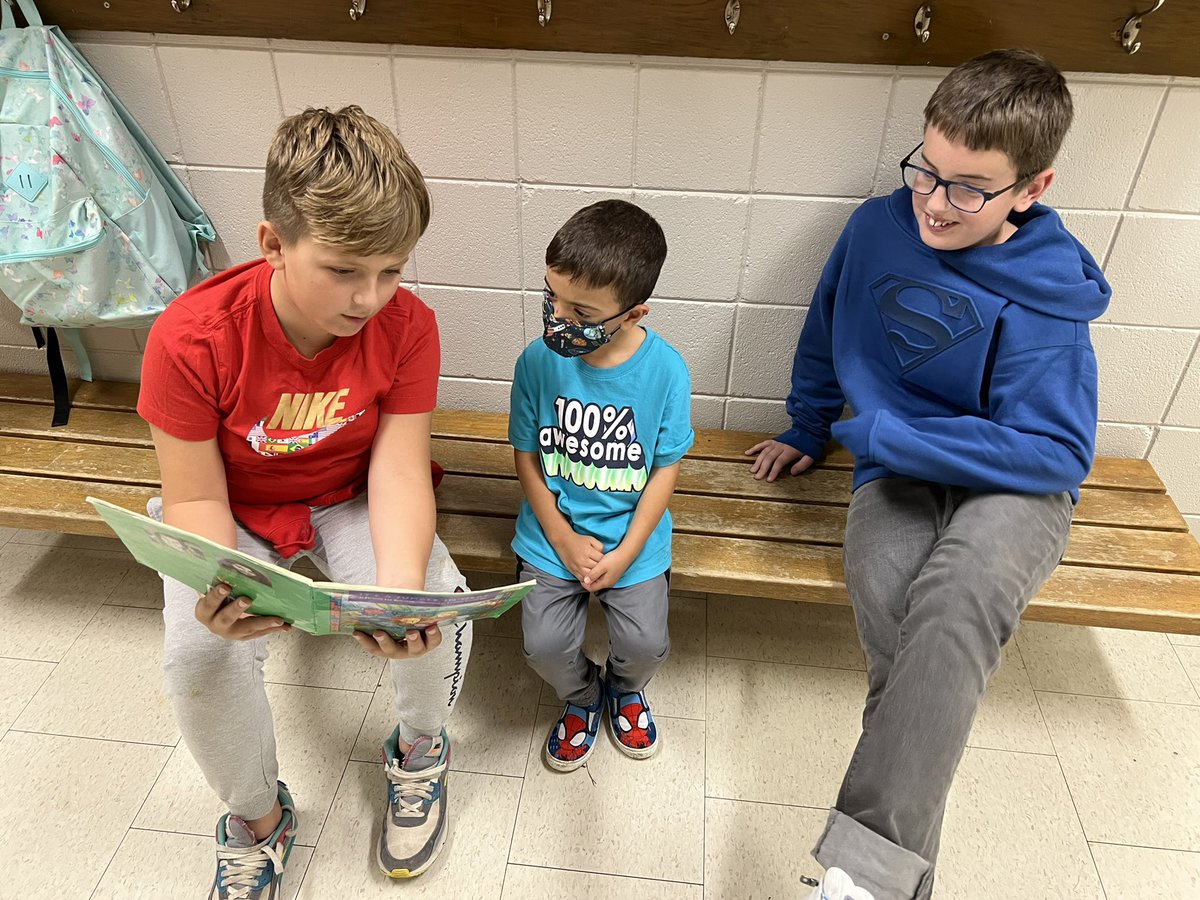 MissStreefkerk's tweet photo. Our first reading buddy session was a success! Our grade 6/7s are taking on leadership roles to help our kindergarten students and we will meet with them throughout the year for fun activities! 😄@MsWarecki @StFrancisLondon https://t.co/b1NP6tDi47