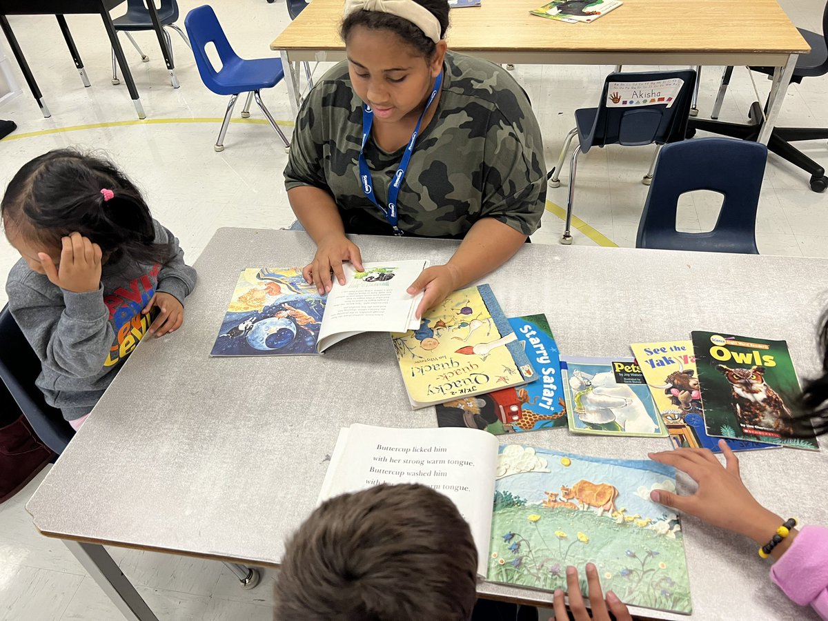 MissStreefkerk's tweet photo. Our first reading buddy session was a success! Our grade 6/7s are taking on leadership roles to help our kindergarten students and we will meet with them throughout the year for fun activities! 😄@MsWarecki @StFrancisLondon https://t.co/b1NP6tDi47