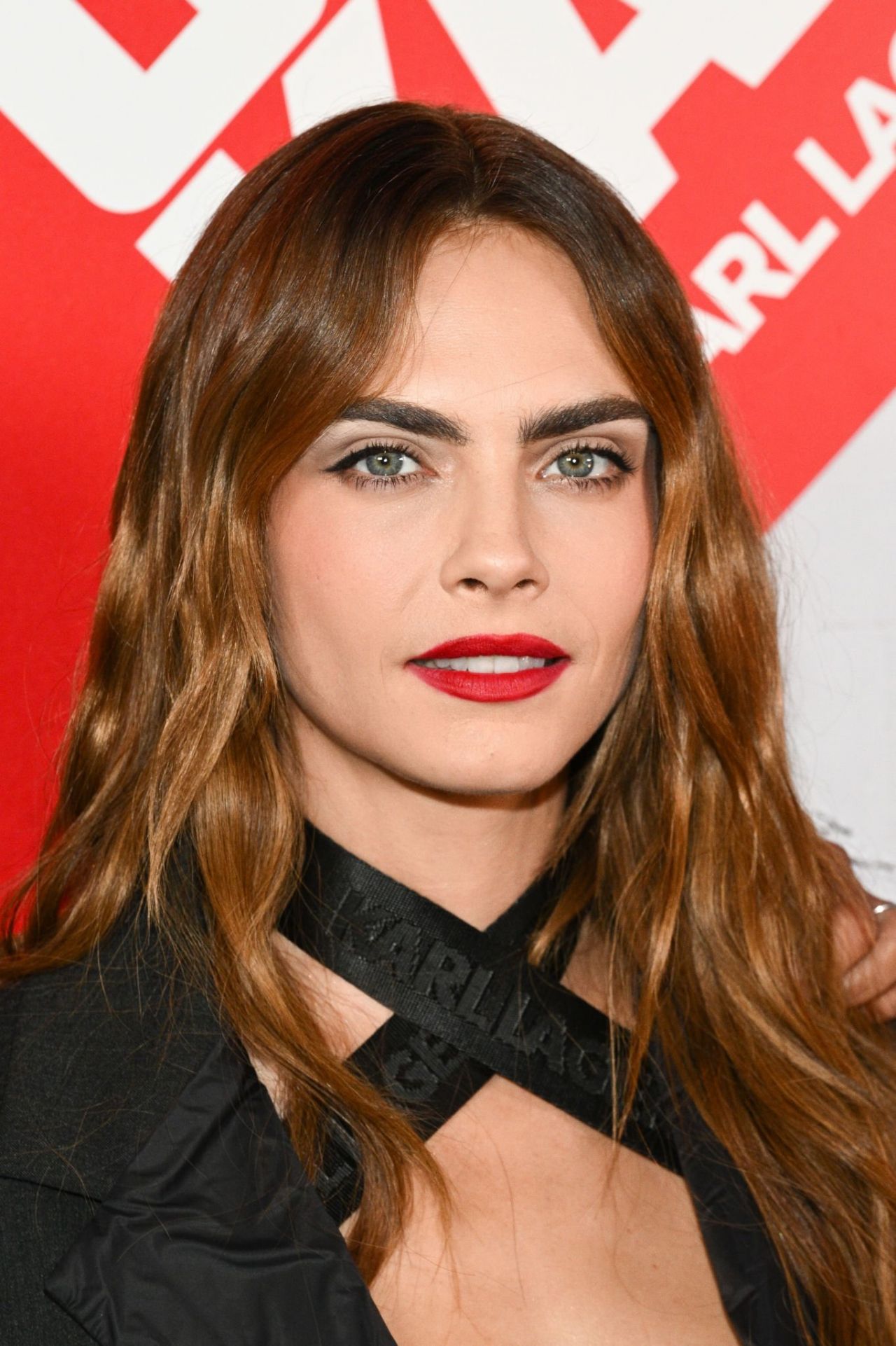 Infos Séries on Twitter: "#PHOTOS Cara Delevingne à l'événement “Cara