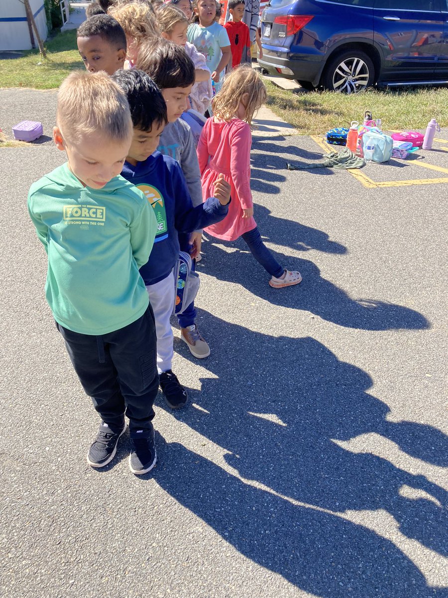 MsRuttenbergFH's tweet photo. We are learning about shadows. #fhhighlights https://t.co/Qu5ucbBYow