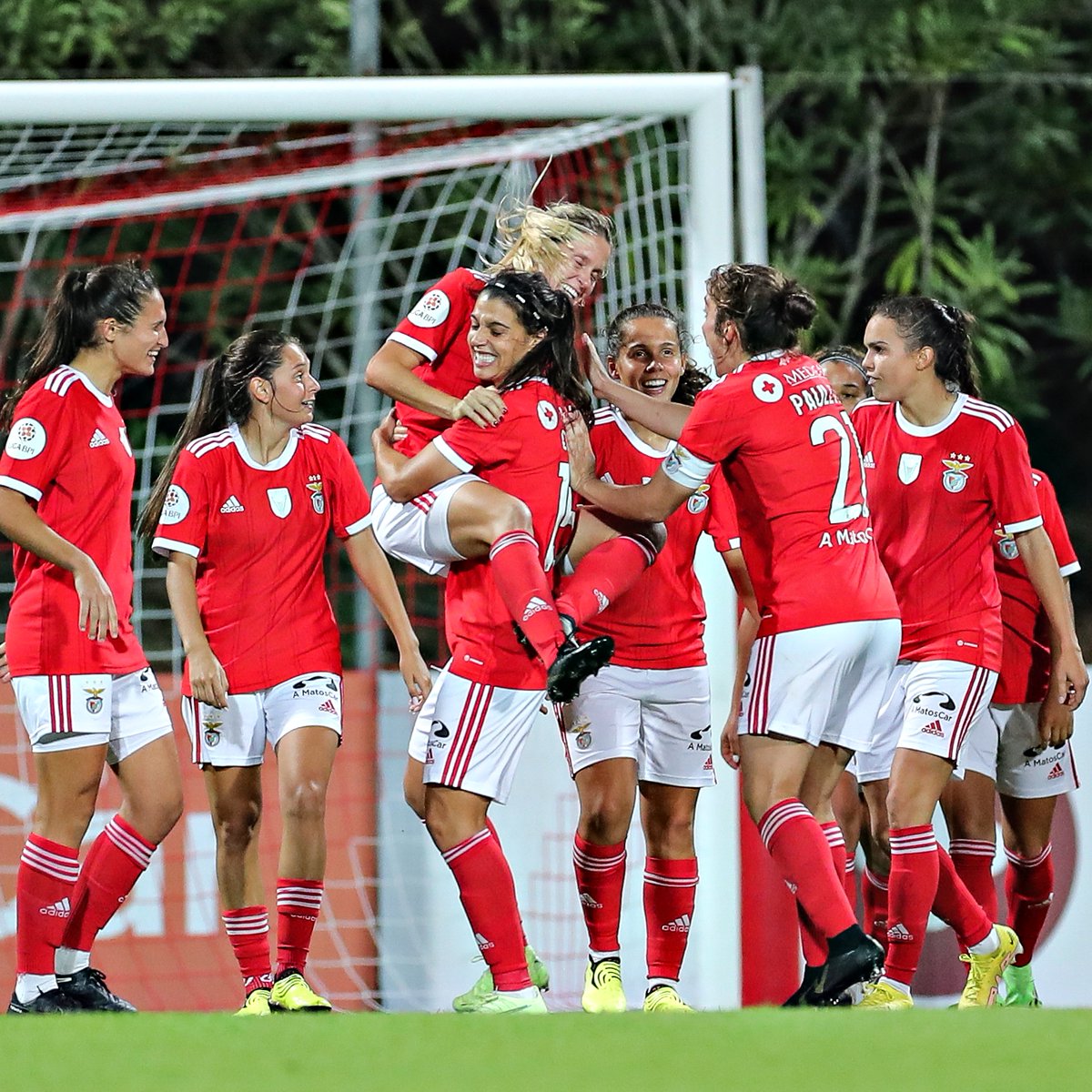 B24PT's tweet photo. Benfica apurou-se para a fase de grupos da Women's Champions League pela segunda época consecutiva 👏 https://t.co/S6rYPZT5Yv