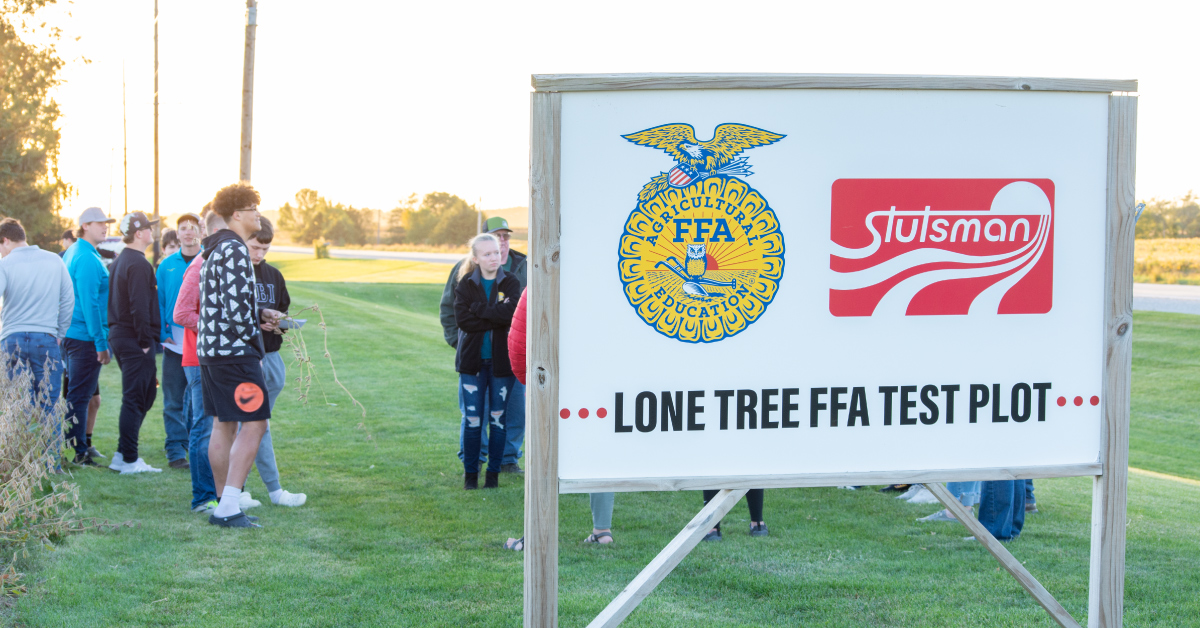 EldonCStutsman's tweet image. Working alongside @iowaffa members is the best! We're proud to support the Lone Tree FFA and their test plot! #FFAsupporter #iaffa22 #testplot #stutsmans