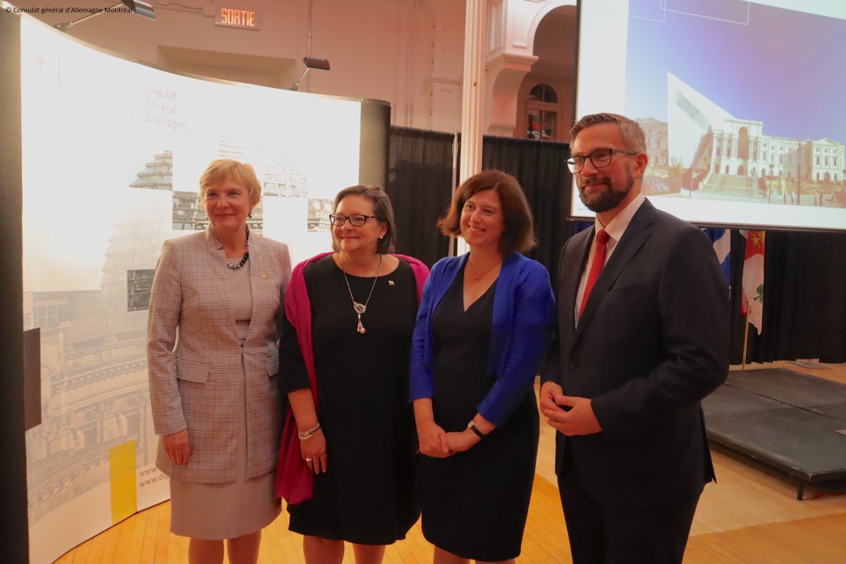 AllemagneMTL's tweet photo. Merci à nos invités d’honneurs @magdapopeanu, Mme Barcelo, @MartinDulig et tous ceux et celles présents à notre célébration du Jour de l’Unité allemande. Ce fut un plaisir de se retrouver entre amis, collègues et partenaires ! #TdE2022 @MRIF_Quebec @MTL_Ville @SMWA_SN https://t.co/gT92ZP0iEU