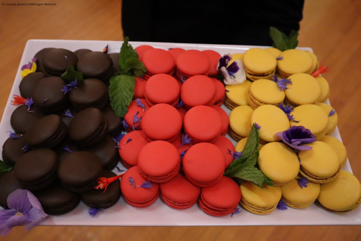 Merci à nos invités d’honneurs <a href="/magdapopeanu/">Magda Popeanu</a>, Mme Barcelo, @MartinDulig et tous ceux et celles présents à notre célébration du Jour de l’Unité allemande. Ce fut un plaisir de se retrouver entre amis, collègues et partenaires ! #TdE2022 <a href="/MRIF_Quebec/">Relations internationales du Québec</a> <a href="/MTL_Ville/">Ville de Montréal</a> <a href="/SMWA_SN/">SMWA</a>