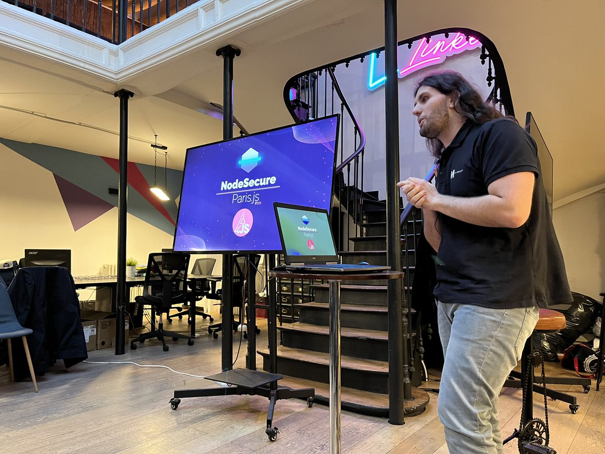 tonygo_'s tweet photo. Awesome !

@fraxken at @parisjs 🔥 https://t.co/8p8jVkO25o