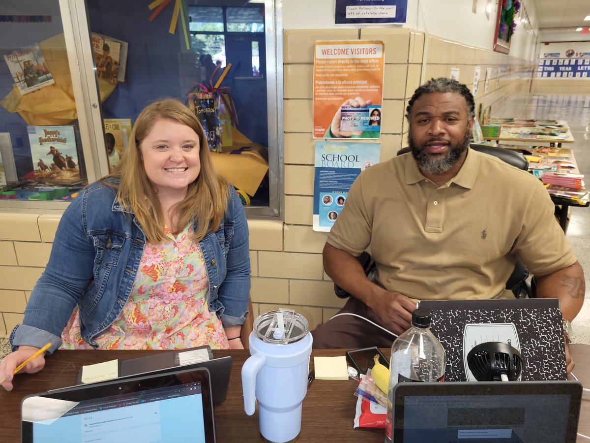 HelemaVandivier's tweet photo. We are so grateful to have an active and engaging PTA and 21st Century program @Janeh_bryan. Thanks for being an important pieces of our success story at Back to School Night. @HCSOST #WeAreHCS https://t.co/71aB3x35EK