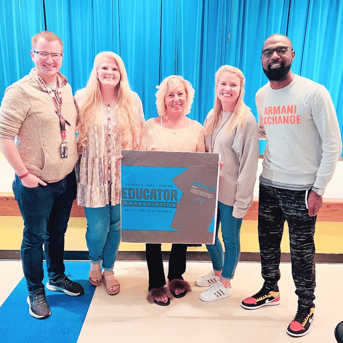 DMQUALLS's tweet photo. By far one of my favorite #Caller10 giveaways to date! EXCITED for these EXTRAordinary @MonaviewES educators that are heading to see the Carolina @Panthers Sunday for #EducatorAppreciation Day! 🏈
#MonaviewOnTheMap #MonaviewMoments #CarolinaPanthers #NFL #TeacherAppreciation365 https://t.co/mKLSa3xTWi
