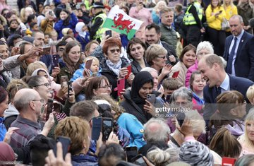 Jct14858209's tweet photo. @divalady23 @scobie @YahooNewsUK Really! Did you not see the crowds that came out to welcome them.😏 https://t.co/iKUc9M99J1