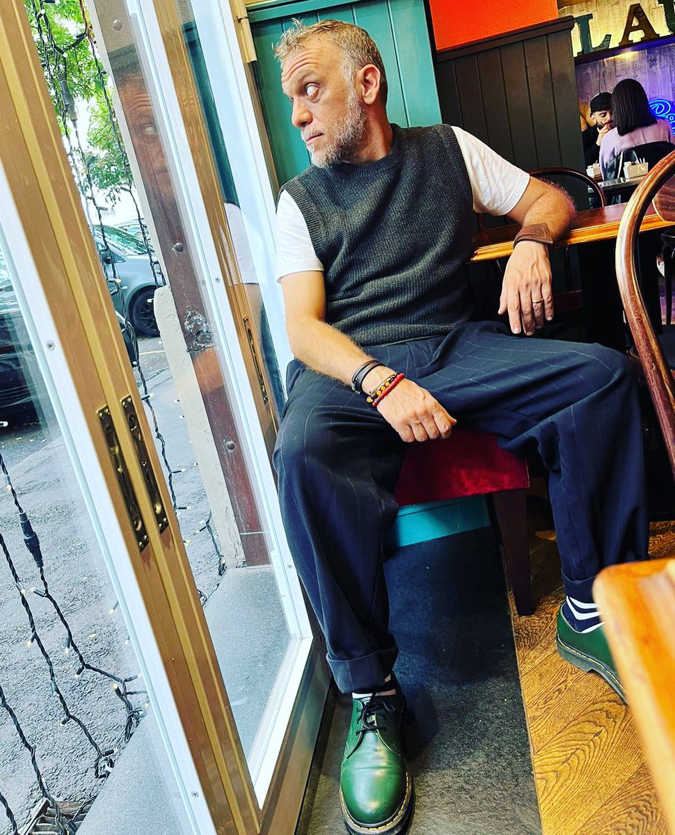 FabioUmbro's tweet photo. “Il posto migliore per nascondere qualsiasi cosa è in piena vista” #AuthorLife #goodworking https://t.co/ue9aYNh8Pj
