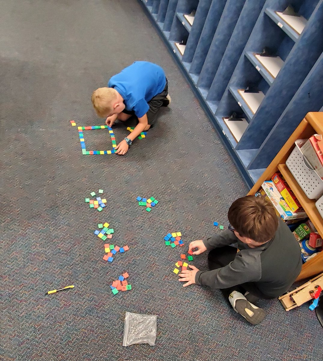 Dulzura4523's tweet photo. It's a "groups of" kinda lesson with 3rd grade @MtHopeNanjemoy  #multiplicationexploration
#handsonmath #way2represent
#diagramsequationsandarrays4days https://t.co/uBk43gMkLG