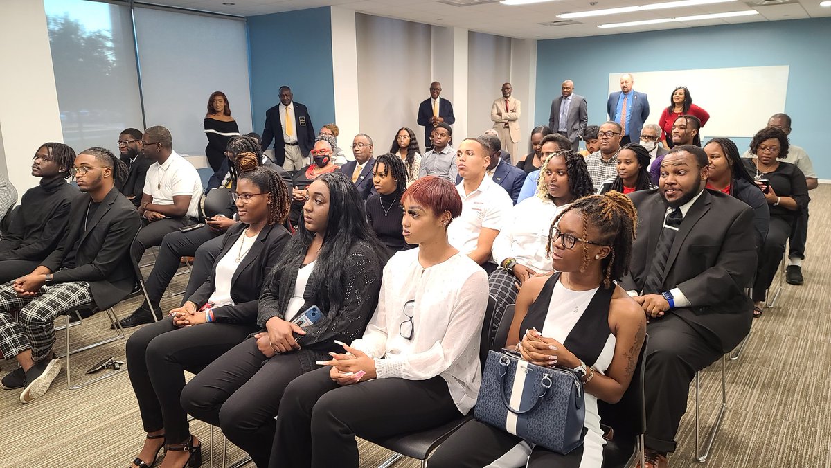 Drkathrynwash7's tweet photo. Another great night in the life of the @LUCollegiate100. We inducted what I called the "Baker's Dozen" last night in a beautiful ceremony surrounded by the @100Beaumont, family and friends! 

#WeAreLU❤️🖤 #C100ofLamar 💯 https://t.co/gIUrV8l5N3