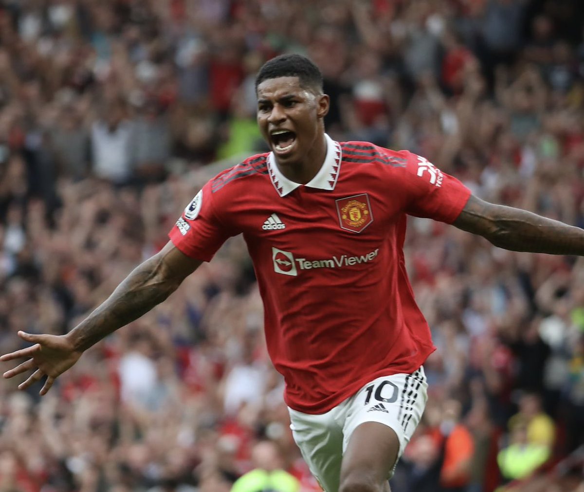 RedDevilFC2's tweet image. Your Prem player of the month 😍, starting to look like 2019-2020 rashyy.