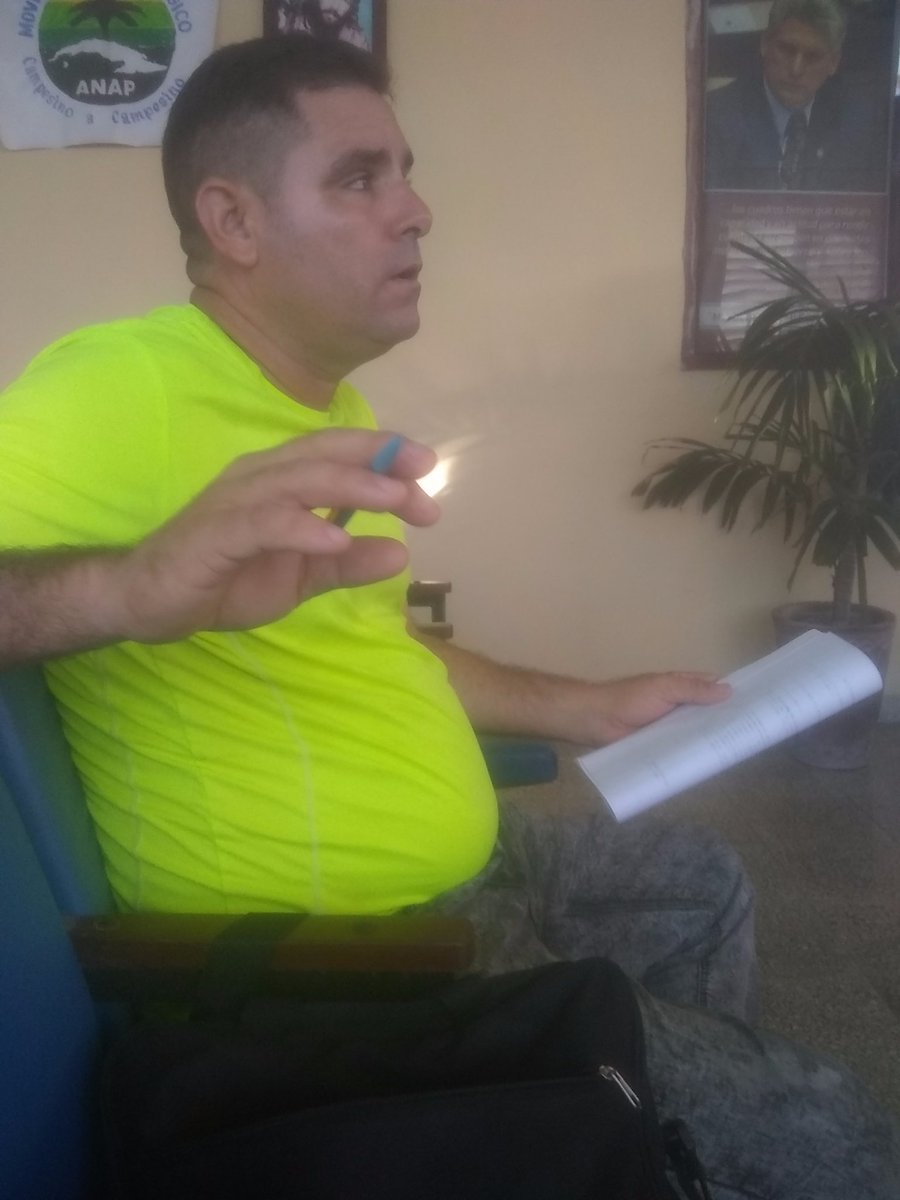 DaimarilisB's tweet photo. Importante intercambio en la reunión Ordinaria del Buró Provincial de la Asociación Nacional de Agricultores Pequeños en Holguin, con la presencia de Osmani Pérez Márquez miembro del Buró Nacional de la ANAP.
#AnapCuba 
@RafaelAnap https://t.co/D1vOTLHqGb