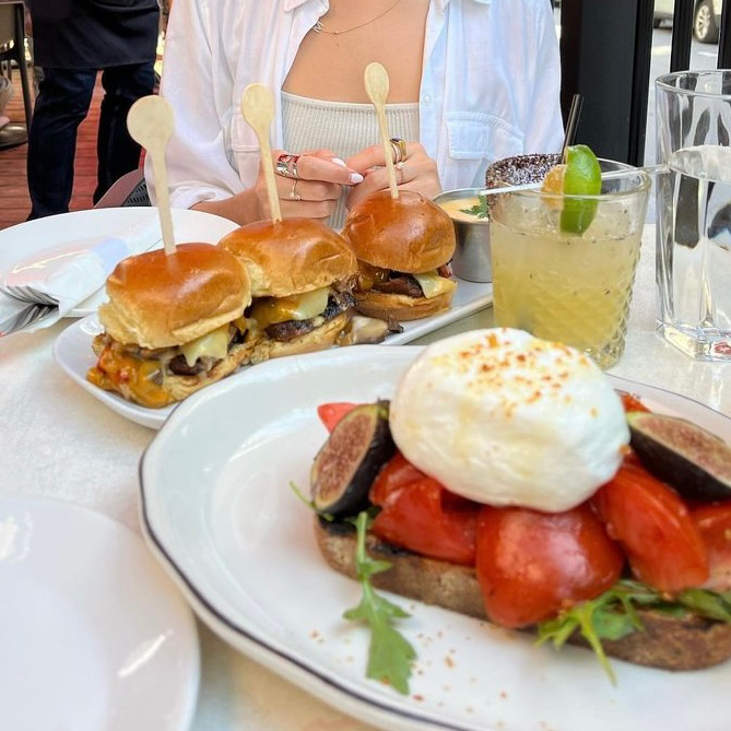 DevilleDinerbar's tweet photo. Happy hour? I thought you'd never ask 😁 #DevilleDinerbar https://t.co/3BSIO4fJDn