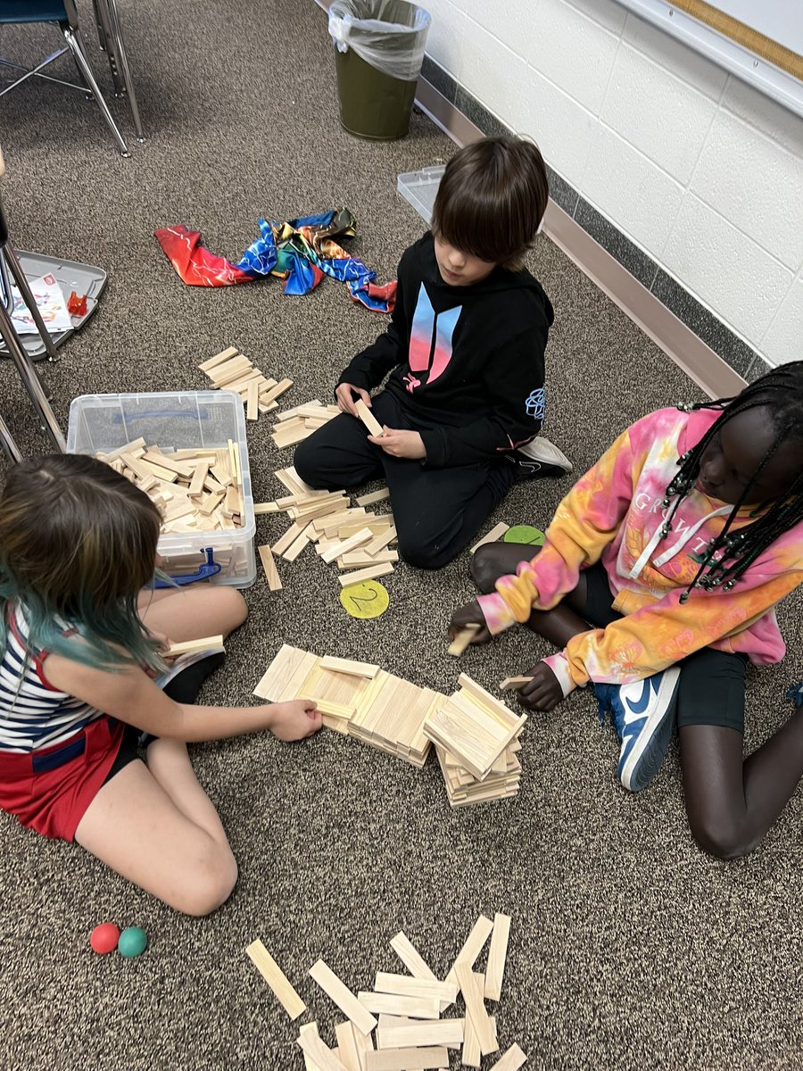 mallory_rengo's tweet photo. Ss were engaged during our exploration of Keva Planks, Q-Ba-Maze, &amp; Blutracks. Ss were generating ideas for constructing roller coasters to prepare them for their design and construction next week in science! Loved seeing the 4C’s! @BirchcrestTiger #TeamBPS #Tigers4STEM 🐯🎢 https://t.co/J6aOAbpBil