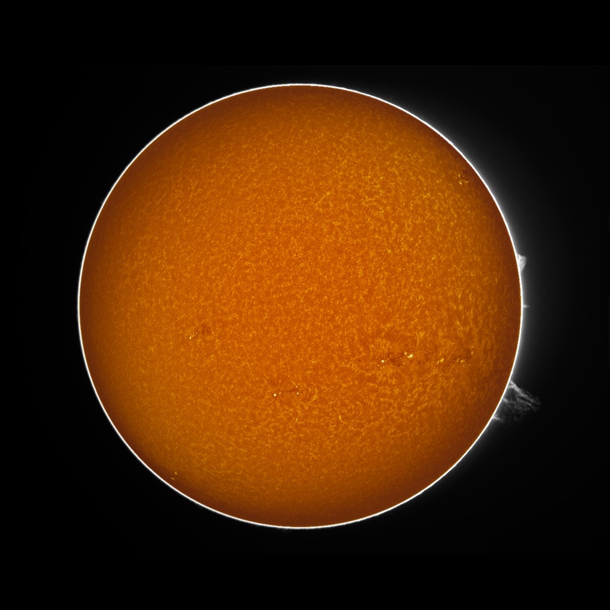 timur_hp's tweet photo. #luntsolarsystems #solartelescope #sun #astronomy #astrophotography #suntelescope #solarfilter  #solarflare  #sunspots #hydrogenalpha Sun shot 2022-09-24, and 2022-09-25, asi120, Lunt double stack. https://t.co/KjrA73oxpY