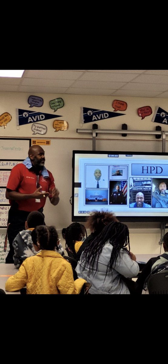 Huge shoutout to <a href="/IStandforAll/">Alicia G. Lewis</a> <a href="/ForestBrookMS/">Forest Brook MS HISD</a> <a href="/MsWhiteMathSci/">Doris White</a> @TeamHISD n thanks for allowing me to spread #RelationalPolicing <a href="/houstonpolice/">Houston Police</a> for #OneSafeHouston talking to our scholars about purpose and why they are here. #CommunityBuilding #Iwillgo can’t wait to come back 🙌🏾💯