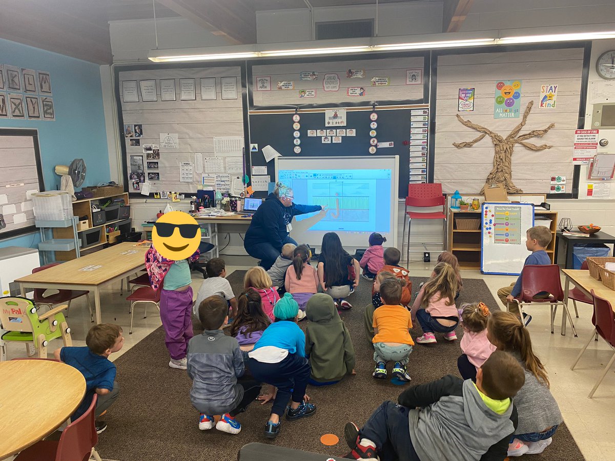 Do our letters reach high in the sky, deep underground or stay like the grass? Ss loved the extra bit of movement today in literacy. <a href="/TVDSBKinder/">TVDSBKindergarten</a> <a href="/zorrahighland/">Zorra Highland Park</a>