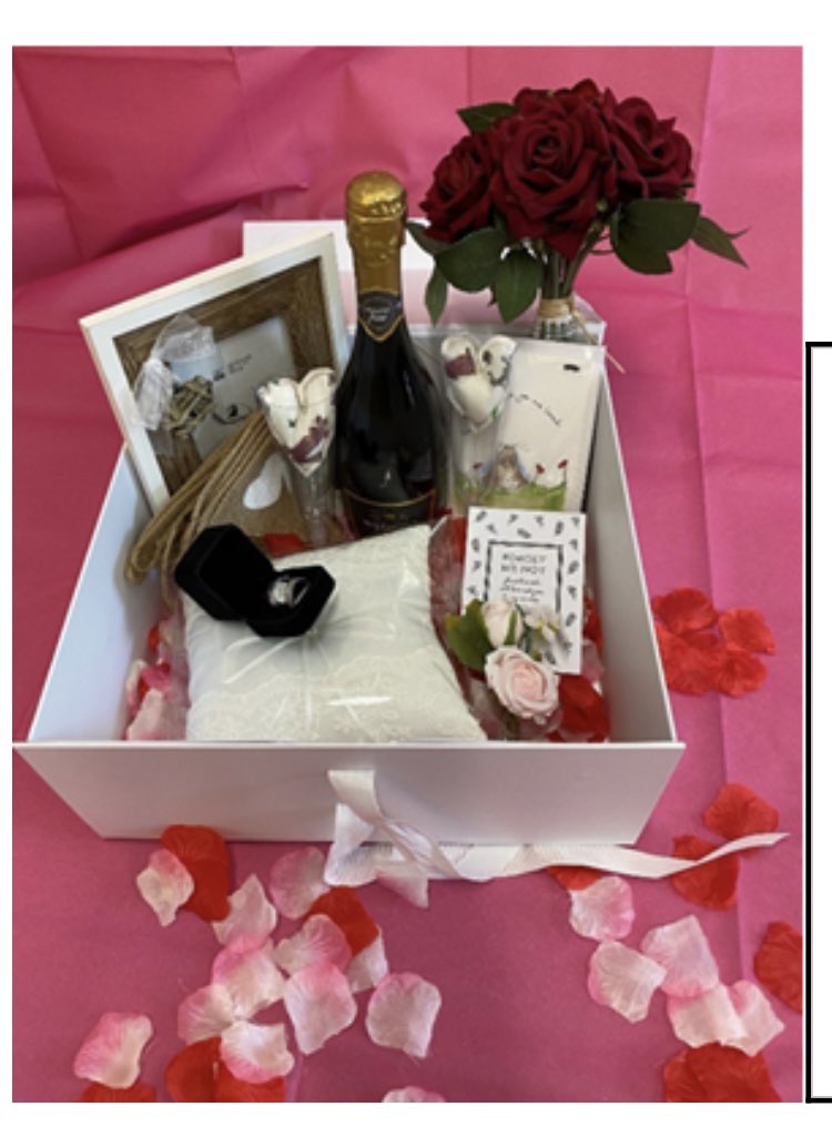 What an inspiring day at #PENNA22 @NegusJennie @Stads365. Didn’t win for our @ULHT_News EOL wedding boxes but we win every time a wedding box is used for a patient and their loved one to make #treasuredmoments ❤️ Supported totally by @ULH_Charity @KarenDunderdale @ang08davies