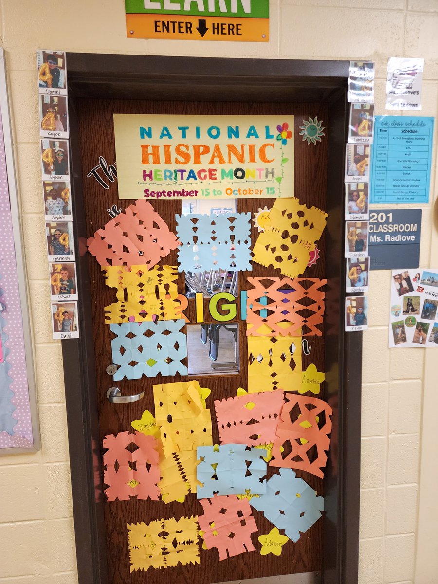 RCE_Mustangs's tweet photo. Continuing our Hispanic Heritage month celebrations! #multilingualmustangs #differencemakers #MustangPride https://t.co/IDMUif1k3y