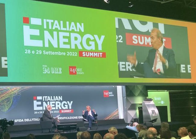 In occasione del #ItalianEnergySummit abbiamo parlato con @jacopogiliberto di energia, di progetti concreti e di tecnologie innovative, proprio come piace a noi @MaireTecnimont. La prossima sfida: recupero industriale CO2 e nuove tecnologie per la sua valorizzazione. #IES2022