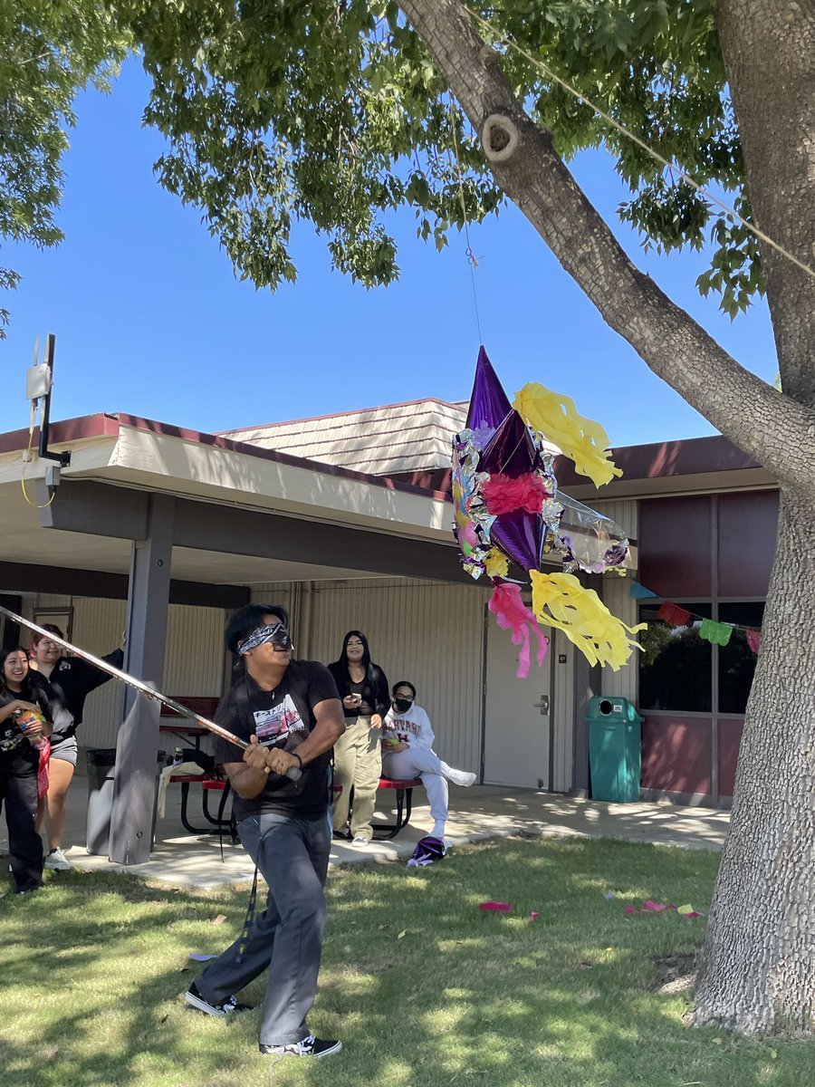 CVHS_Dragons's tweet photo. @CVHS_Dragons continuing our #Celebration of #HispanicHeritageMonth with a #pinata today at lunch!!  #lunchtimeactivities #funinthesun #wearedragons https://t.co/zfi34SGabY
