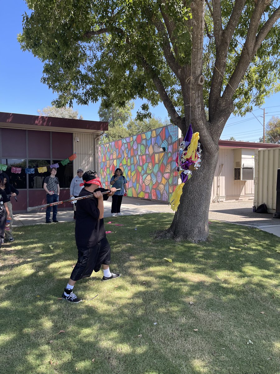 CVHS_Dragons's tweet photo. @CVHS_Dragons continuing our #Celebration of #HispanicHeritageMonth with a #pinata today at lunch!!  #lunchtimeactivities #funinthesun #wearedragons https://t.co/zfi34SGabY