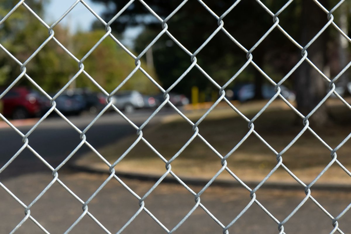 Montclair_BSD's tweet photo. This school year, you may notice new fencing around Montclair Elementary School. The District completed a fencing project at the school to fully enclose play areas and enhance security, thanks to the 2014 Bond.
#BSDtogether
#BSDbond https://t.co/Rn6tFFQLRE