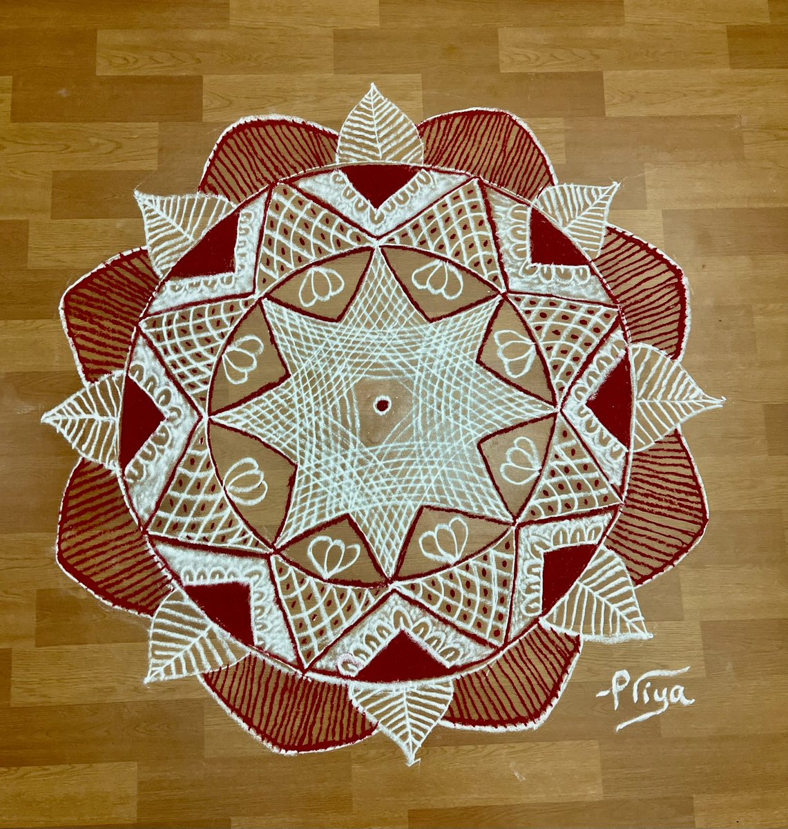 rramapriya's tweet photo. Reading stories, weaving colors, crosshatching &amp; exploring “Over-Under”  ( Celtic knot style) patterns with my g3 Ss- I could not resist trying these myself through my favorite art of #Kolam during this festive season of Navrathiri #lines #meditativedrawing #wellbeing #arttherapy https://t.co/U7UPvYNcxh