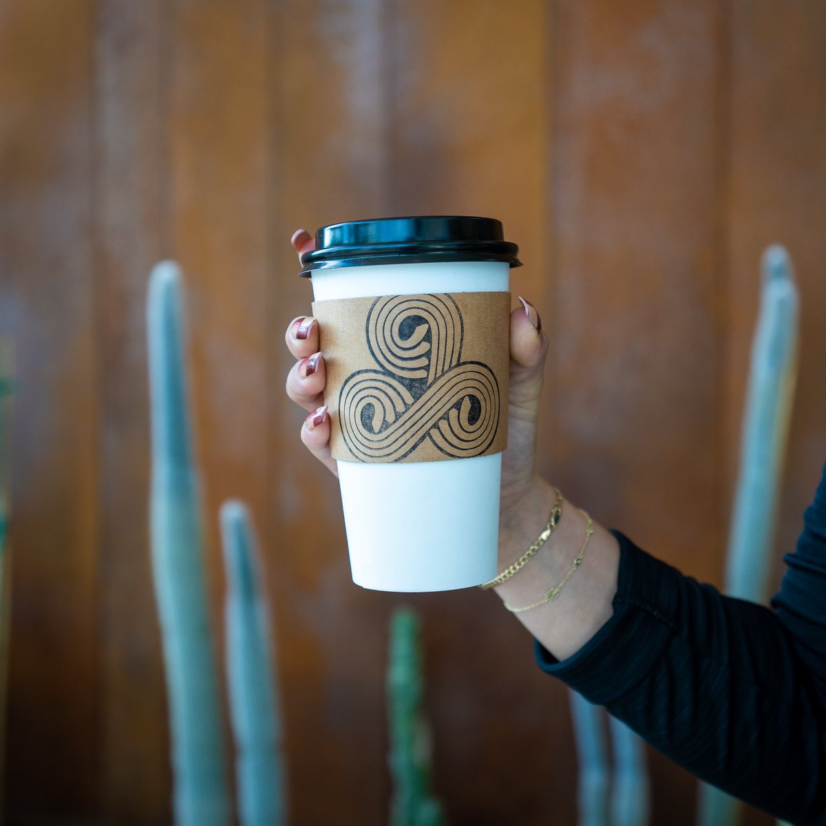 AZAvondale's tweet photo. It's National Coffee Day! ☕️
Avondale is home to a robust variety of both local and franchised coffee shops! Make sure to stop by one of them to grab your morning joe and post your fresh brew in the comments!
#NationalCoffeeDay #Coffee #Caffiene #Avondale #Arizona #AviAz https://t.co/TYytgguJnS