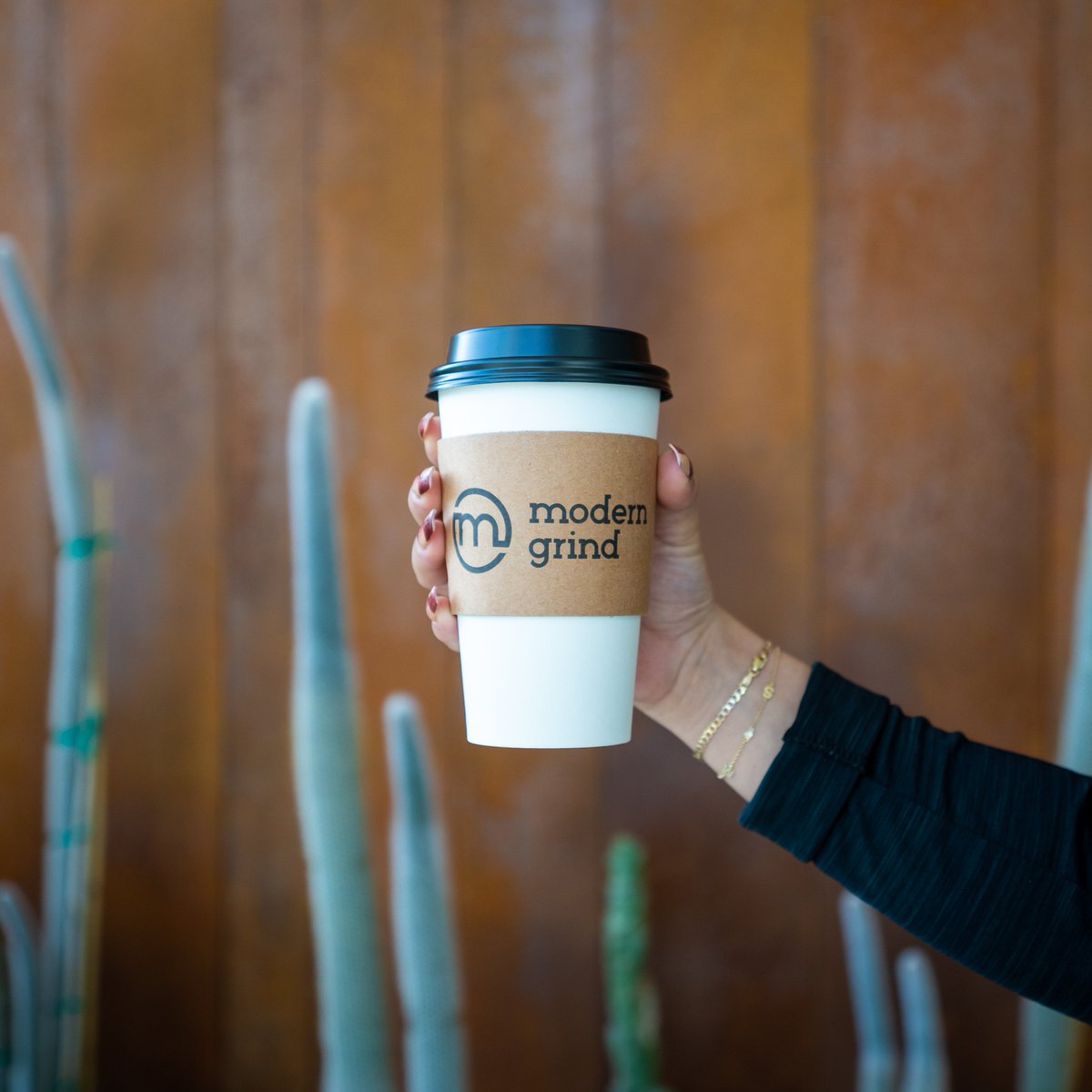 AZAvondale's tweet photo. It's National Coffee Day! ☕️
Avondale is home to a robust variety of both local and franchised coffee shops! Make sure to stop by one of them to grab your morning joe and post your fresh brew in the comments!
#NationalCoffeeDay #Coffee #Caffiene #Avondale #Arizona #AviAz https://t.co/TYytgguJnS