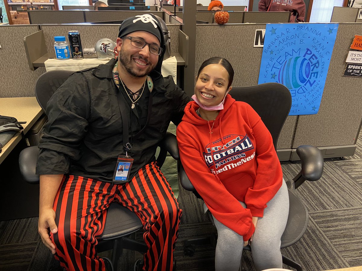 ruthtadlock's tweet photo. Welcome back festivities continue! It is awesome having everyone back! #RasingTheFlagg #WeGotYourBackOffice #LifeAtATT @JulieHockenber1 @kellyflagg https://t.co/4E1ZNKF4cw