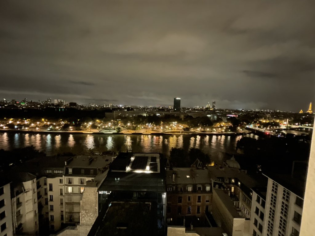 krungy21's tweet photo. 센느강을 바라보며… ☺️ Goodnight Paris 🇫🇷 https://t.co/U6ZItQHhsi