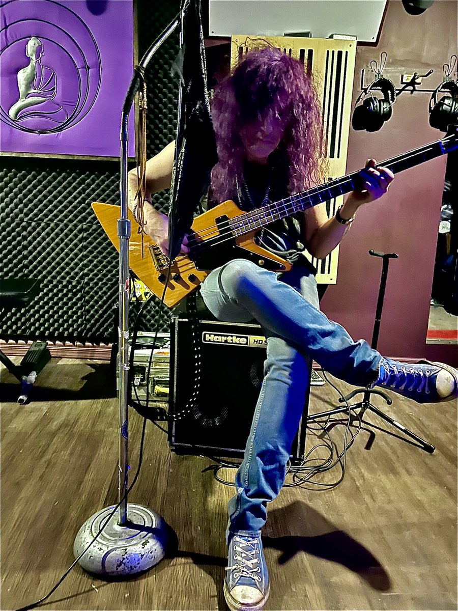 steele_rikki's tweet photo. In the studio https://t.co/Yj6IVLdi4m