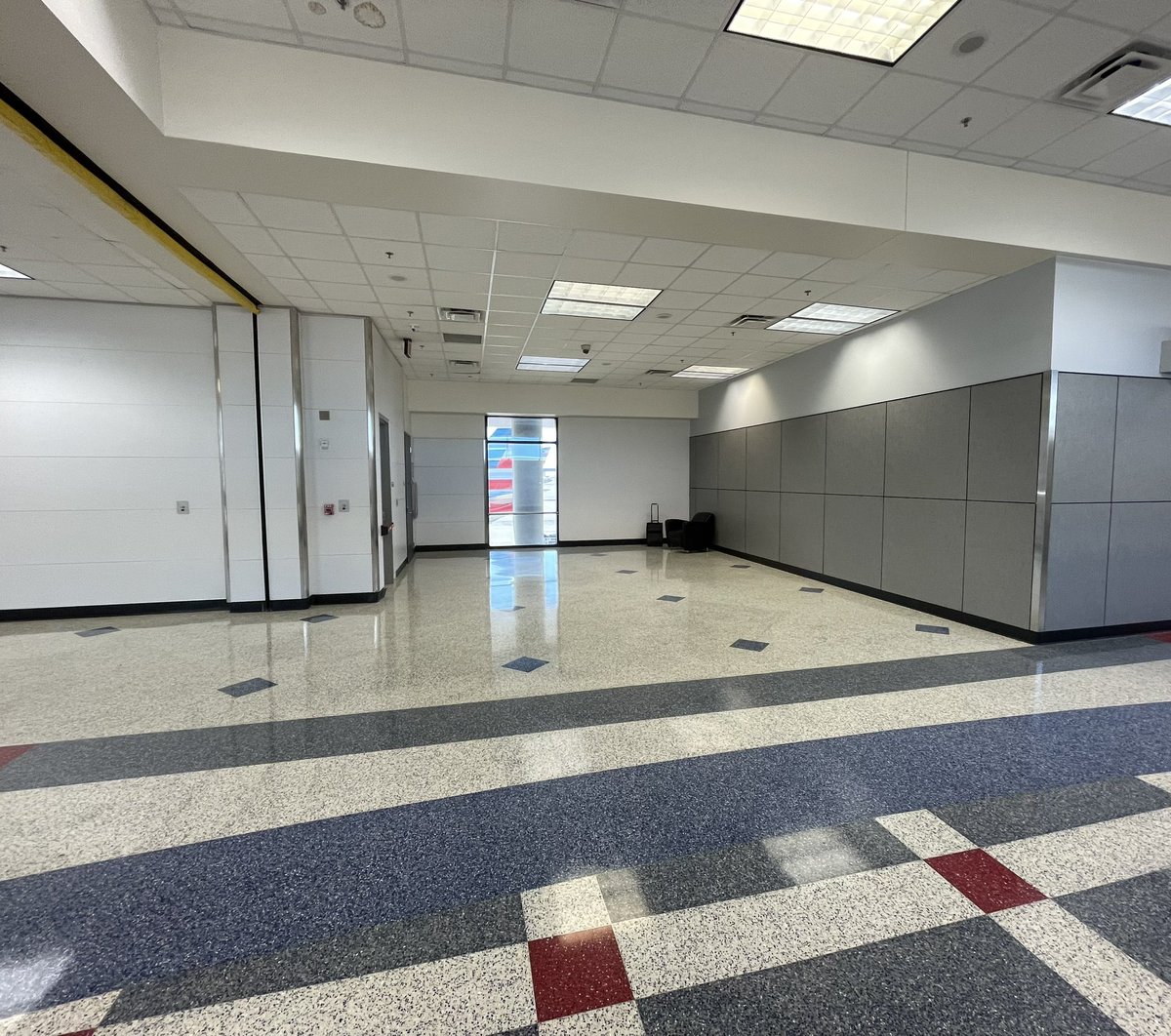 Long layover at DFW today - found the absolute optimal place to sit in the whole airport.