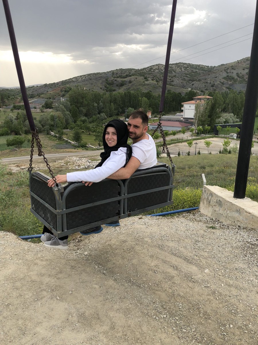 zhratrsn's tweet photo. Yalnız seninle güçlüyüm.
Sen olmasan bir anlamım olamaz. 
Sev beni.
Yaşayacağız.
Sana rastladığım sıralar yıkıntılıydım.
Sen onardın beni.
Tuttun elimden kaldırdın.
Bende ekmek gibi öptüm alnıma koydum seni, kutsadım.👩‍❤️‍💋‍👨🧿 #ruhurevam https://t.co/SRtLFHO5bH