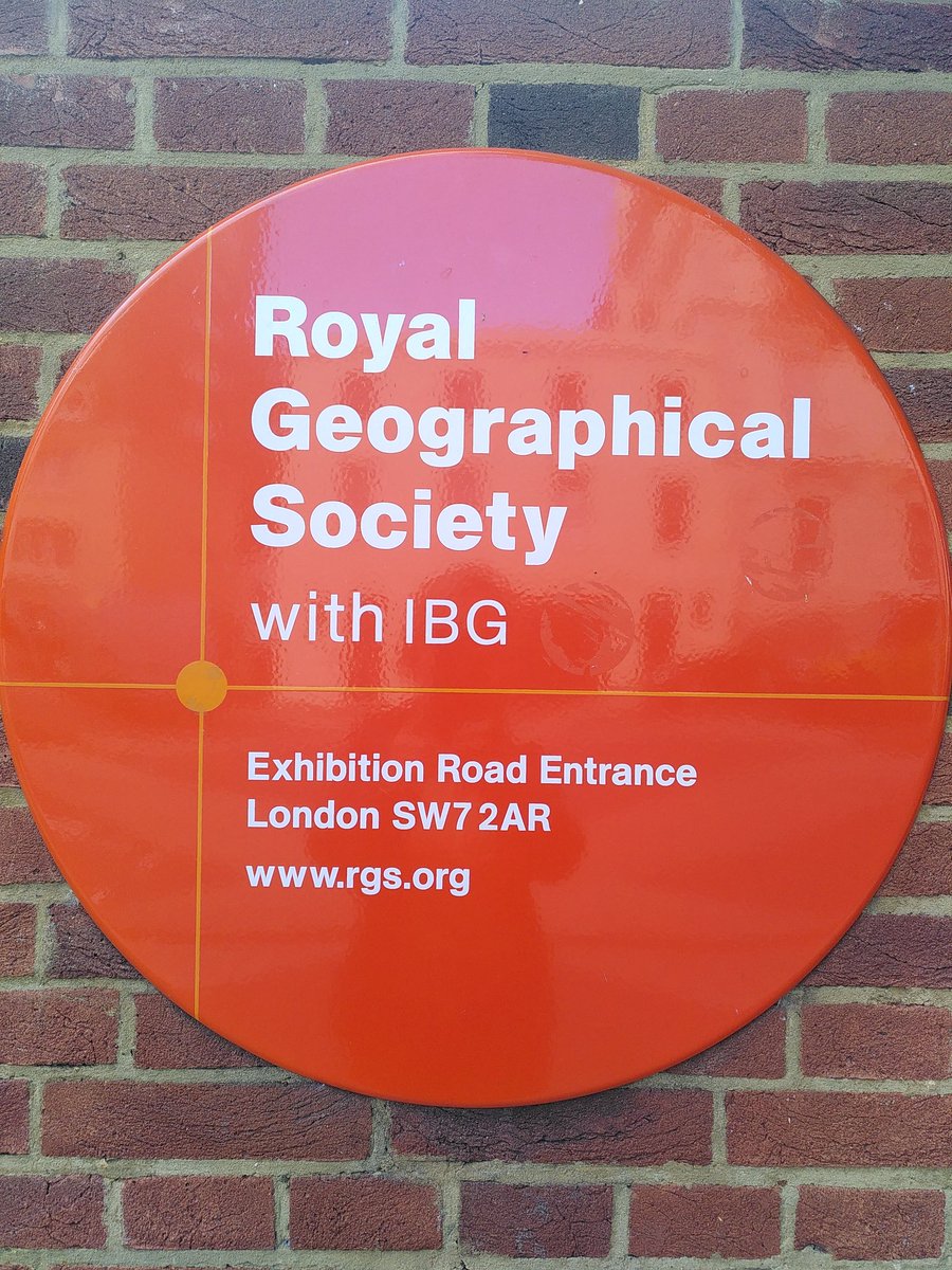 CDSHumanities's tweet image. It was a privilege to take our first cohort of A level geographers to @RGS_IBG for this evening&apos;s schools lecture by @drblackett. He gave a fantastic talk on volcanoes and the cooling earth. Thank you @RGS_IBGschools for hosting.