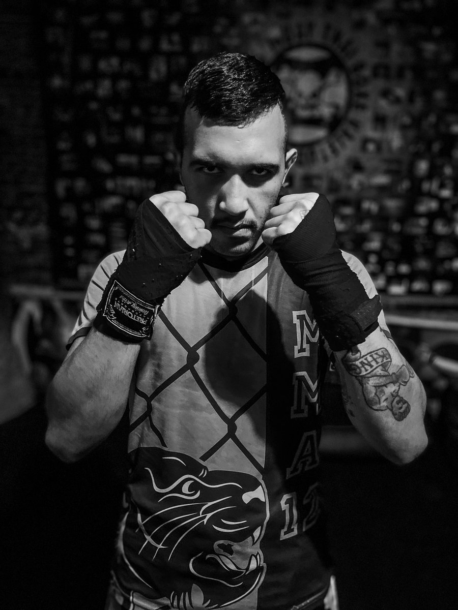 thekingzenidim's tweet photo. Sharp hands. 🥷🏻🔪🩸 #BKBR https://t.co/nO2pSFd0xz