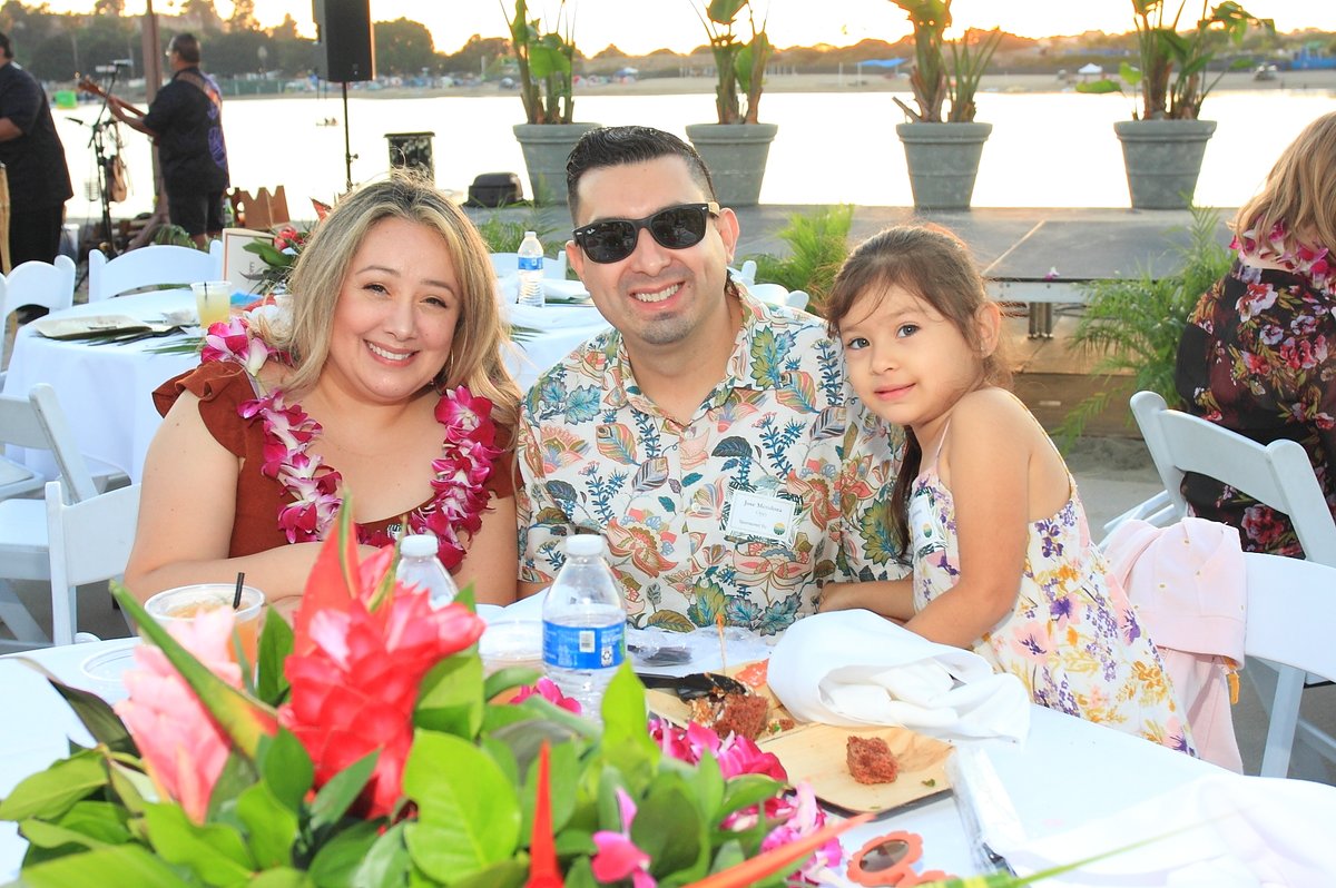 OppyProduce's tweet photo. Our Chino Hills office staff had a great time at the @FPFC_org Second Annual Luau, A Mahalo Celebration last weekend in Newport Beach, California with their families. What a fabulous, sun-kissed group! 🌴#Oppypeople #FPFC #AMahaloCelebration https://t.co/Od239X4pzo