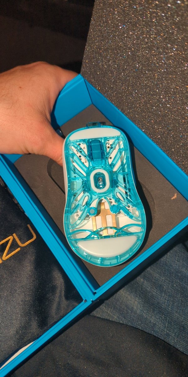 ProdigyNoScope's tweet image. Already picked up the white and blue one now I'm going to pre-order the pink and blue love everything about this mouse so far @Lamzugear