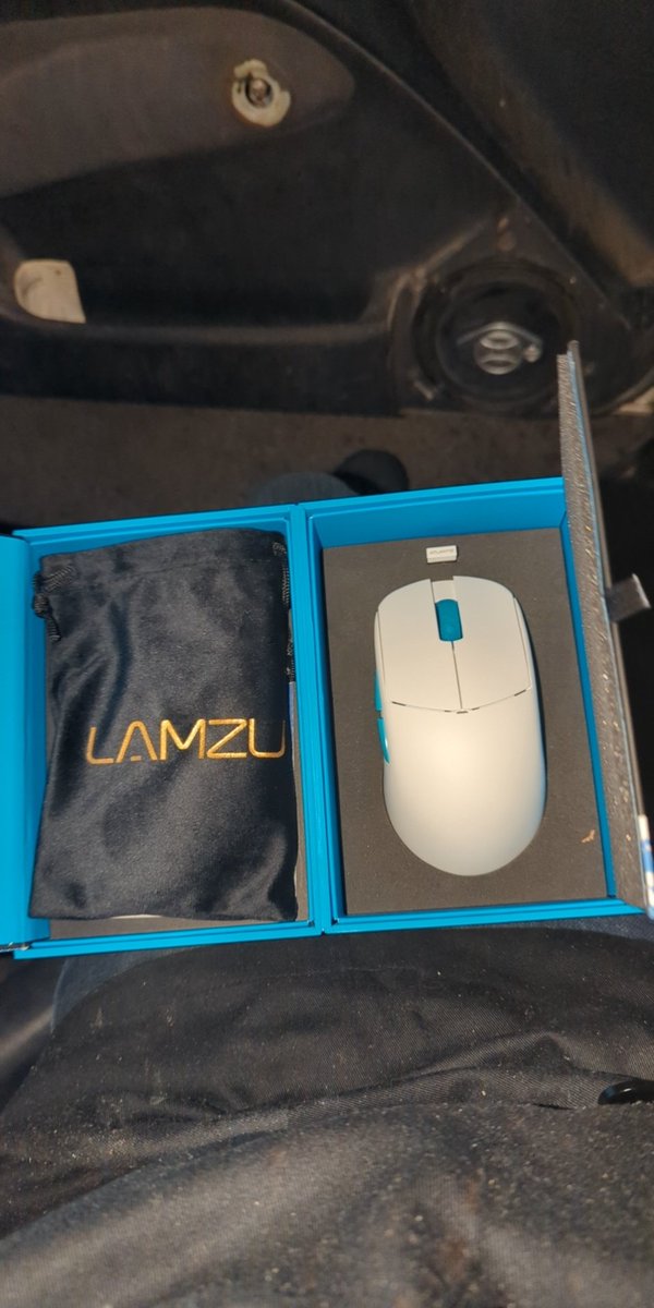 ProdigyNoScope's tweet image. Already picked up the white and blue one now I'm going to pre-order the pink and blue love everything about this mouse so far @Lamzugear